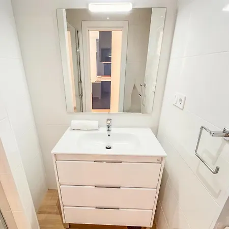 Skol 231 - At Skol Building In Centre With Sea Views Μαρμπέλλα