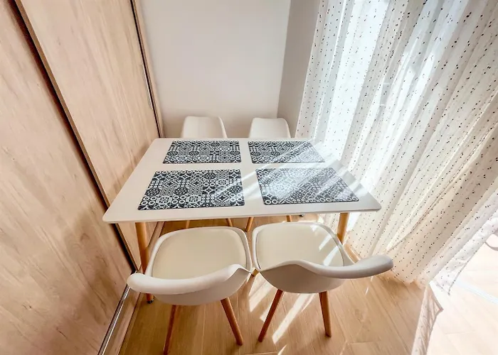 Skol 231 - At Skol Building In Centre With Sea Views Διαμέρισμα *