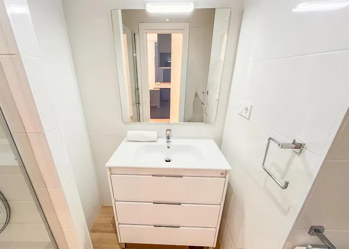 Skol 231 - At Skol Building In Centre With Sea Views Μαρμπέλλα